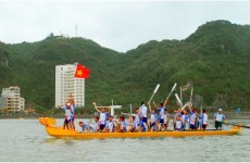 Vịnh Lan Hạ quyến rũ khách du lịch nước ngoài