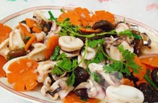 Mực xào nấm hương